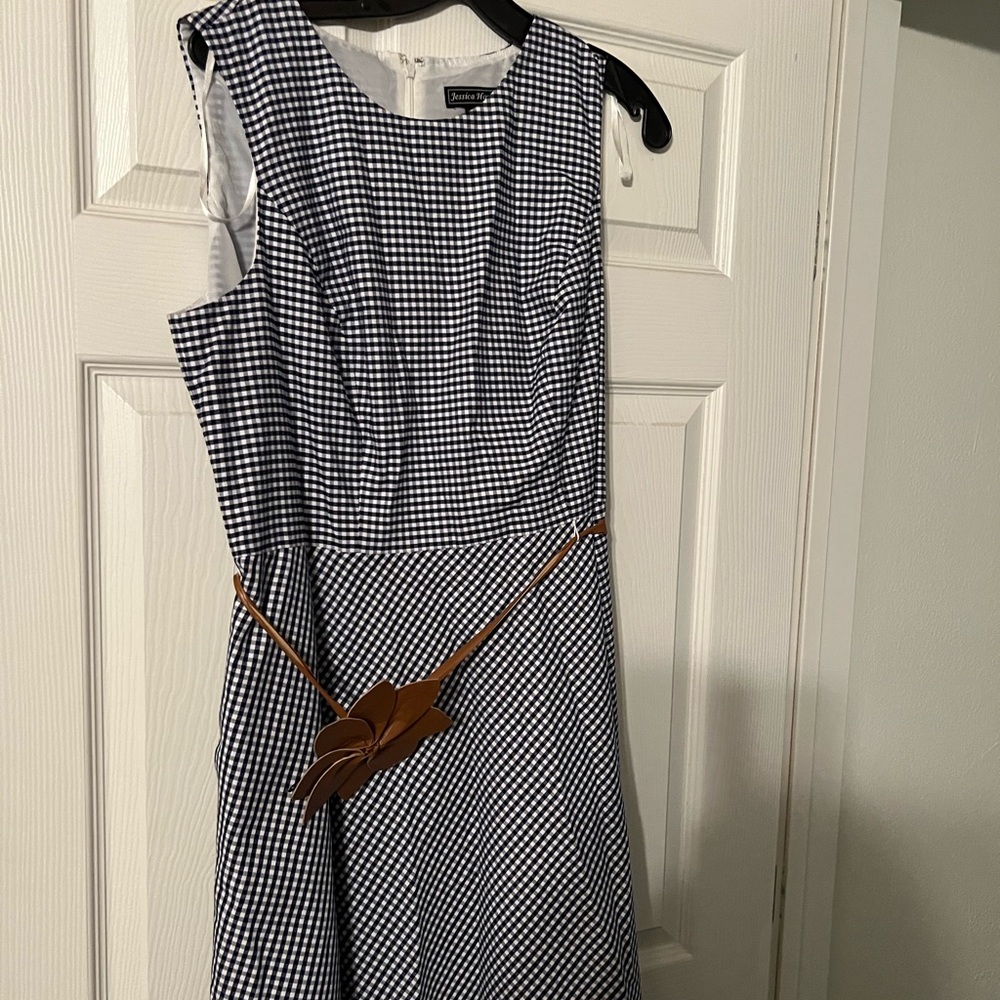 Jessica Howard checkered dress with brown belt with flowers. Size 14 women’s.